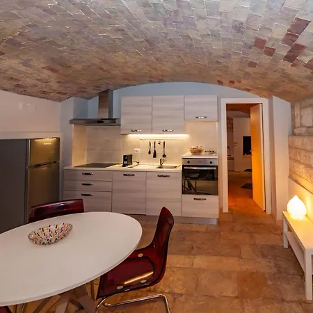 Stone House Apartment Bari